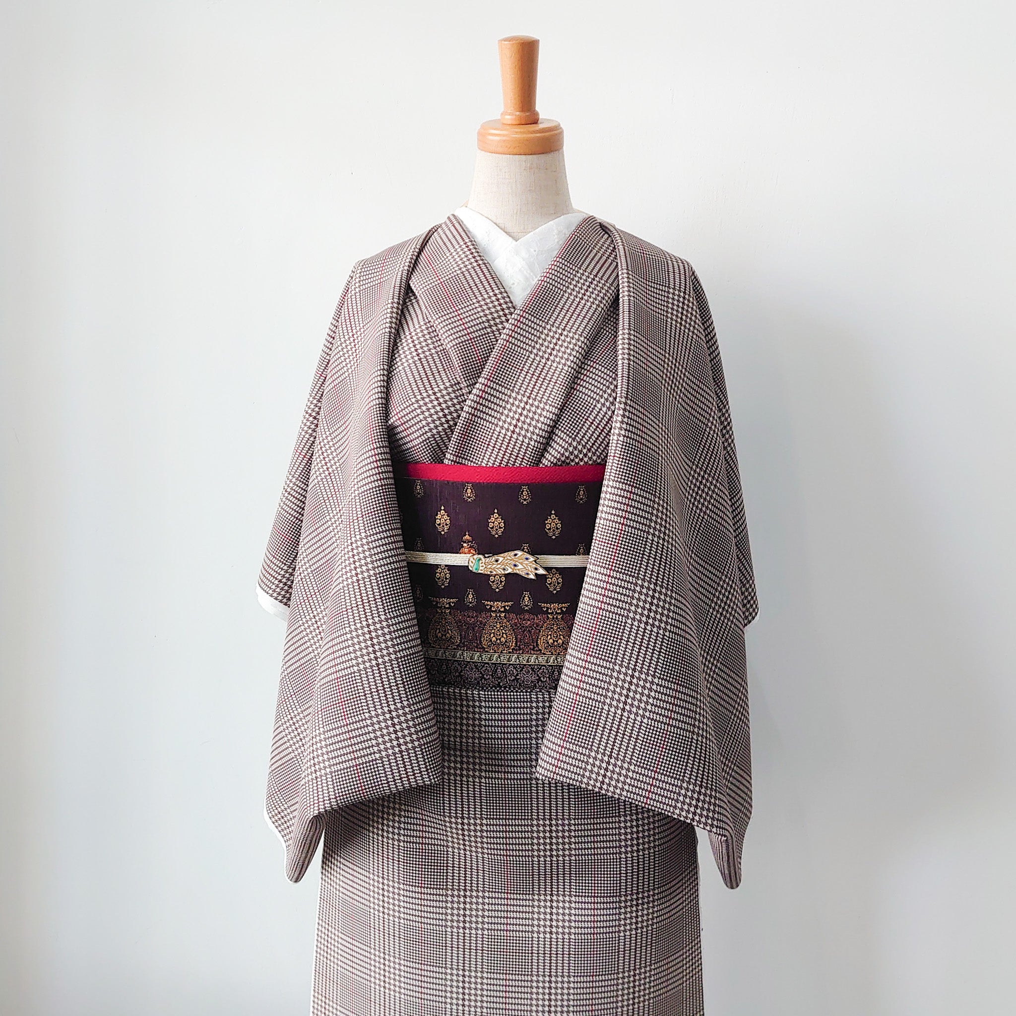 帯留め Peacock(グリーン)|五福 × WA・KKA オリジナル帯留め|陶芸家・五福香菜子|清水焼|サイズ:縦約2㎝幅約6.5㎝高さ約1㎝|品質:陶製(桐箱入り)