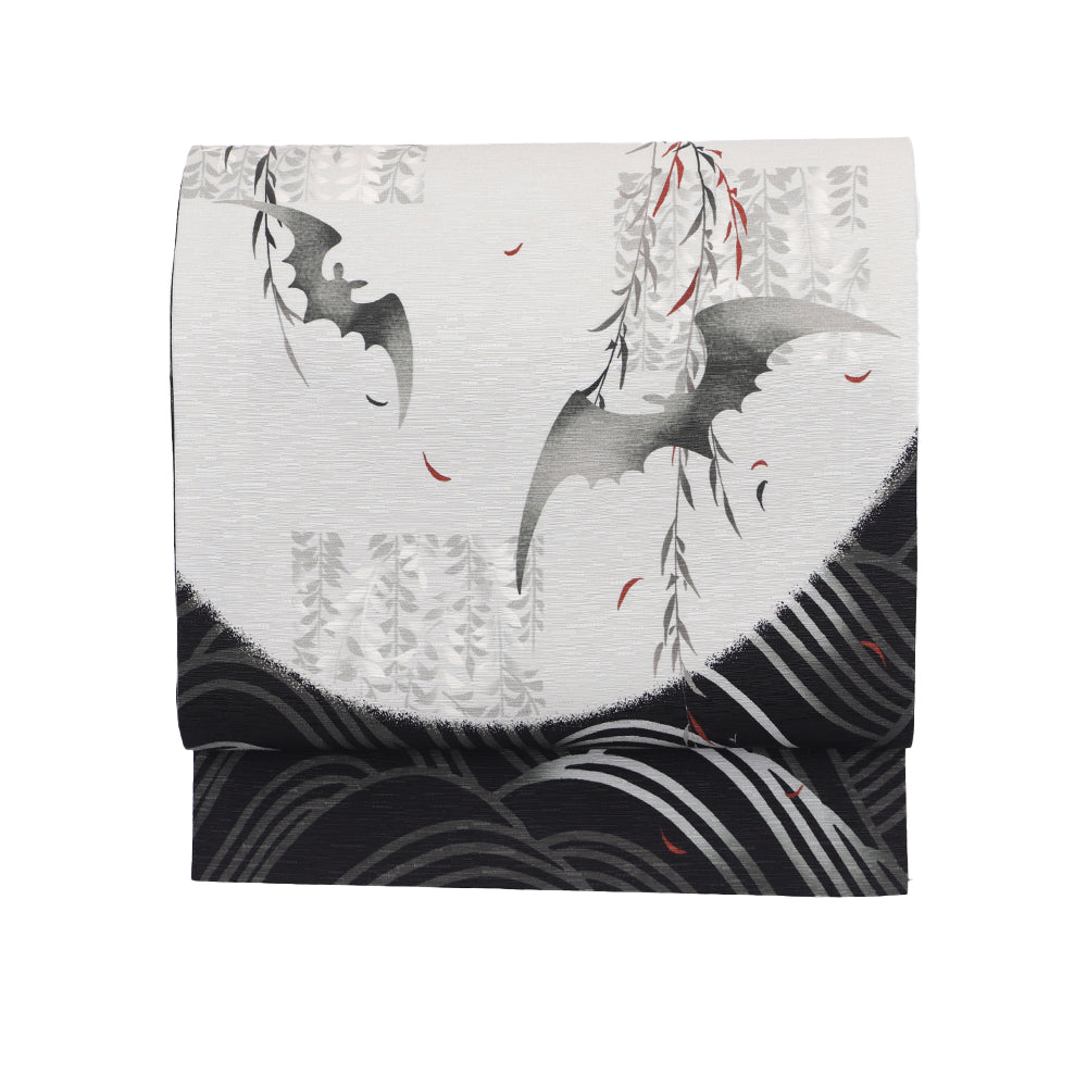 京袋帯 月にこうもり(黒)|満月|前柄アレンジ|サイズ:長さ約375cm幅約31cm|素材:表地 絹100%裏地 絹綿混|生産:日本