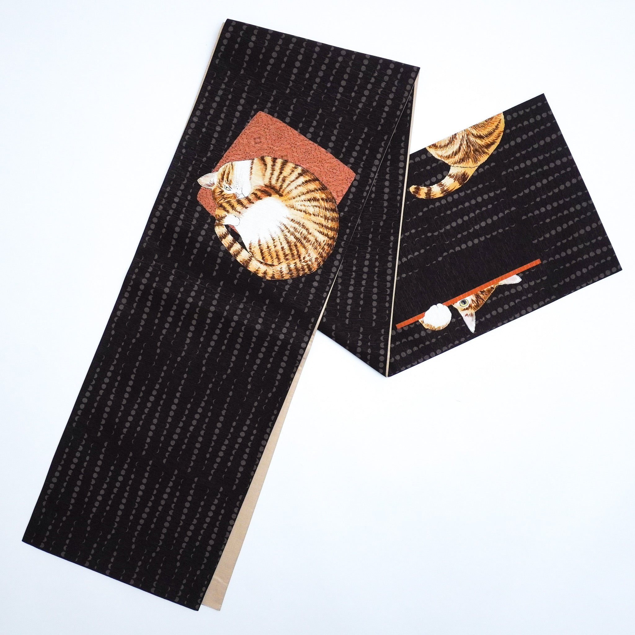 京袋帯 アンモニャイト（茶トラ）｜猫｜前柄アレンジ｜サイズ：長さ約375cm幅約31cm｜素材：表地 絹100%裏地 絹綿混｜生産：日本
