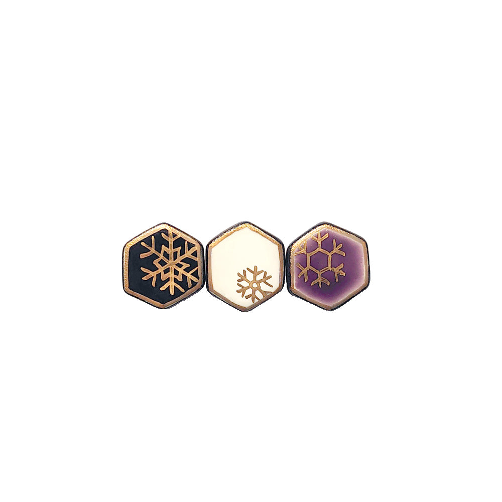 帯留め 雪の結晶（黒／紫）｜五福 × WA・KKA オリジナル帯留め｜陶芸家・五福香菜子｜清水焼｜サイズ:縦約2㎝幅約2㎝高さ約1㎝｜品質:陶製（桐箱入り）